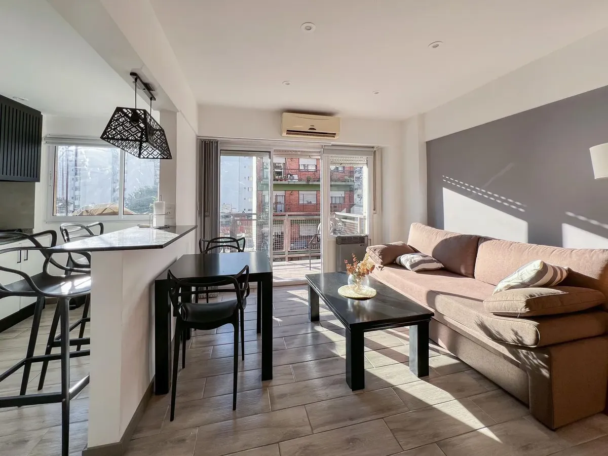 Квартира-студия с мебелью и балконом в Villa Crespo