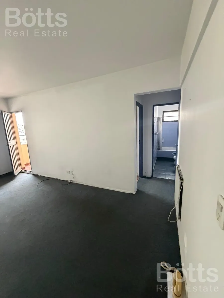 Apartamento de dois ambientes com varanda em San Telmo