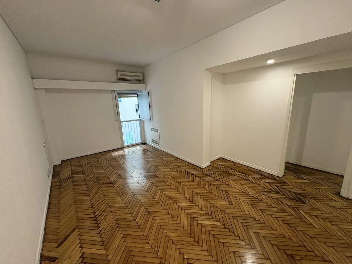 Departamento de 3 ambientes reciclado con patio en Retiro