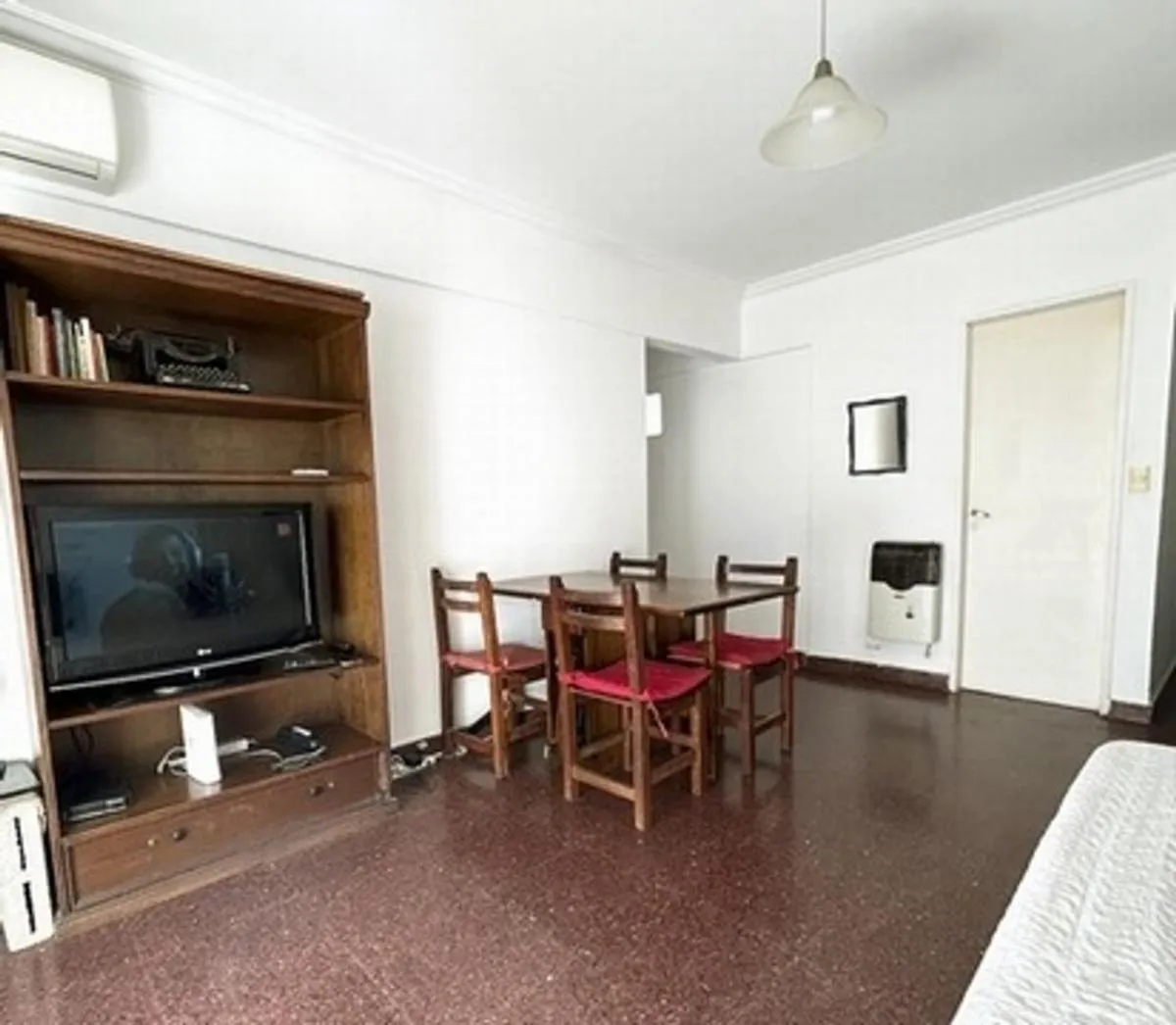 С мебелью двухспальная квартира 3 комнаты с балконом в Coghlan