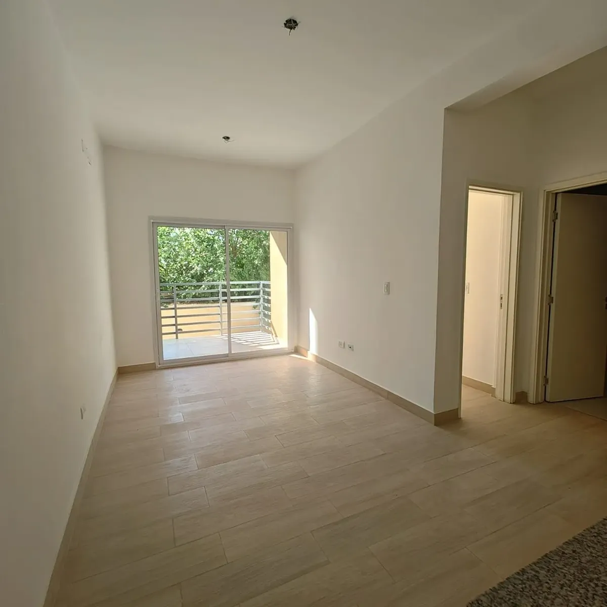 Brand new one-bedroom apartment with (assigned) parking in Moreno