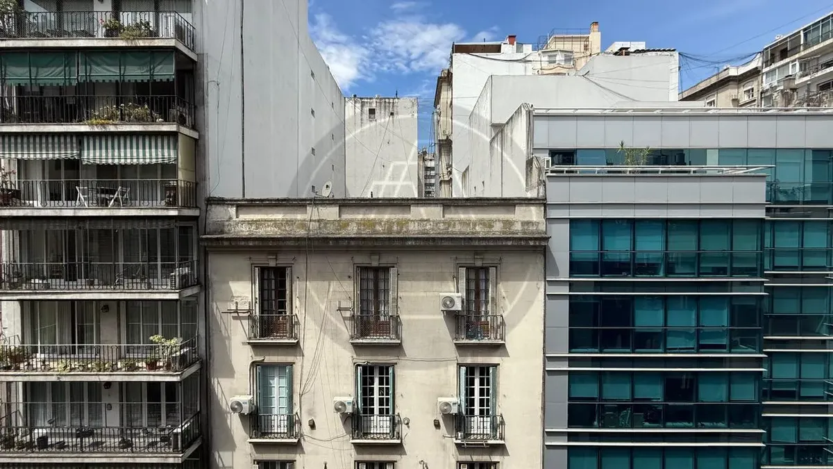 Departamento de 2 ambientes con balcón corrido en Recoleta