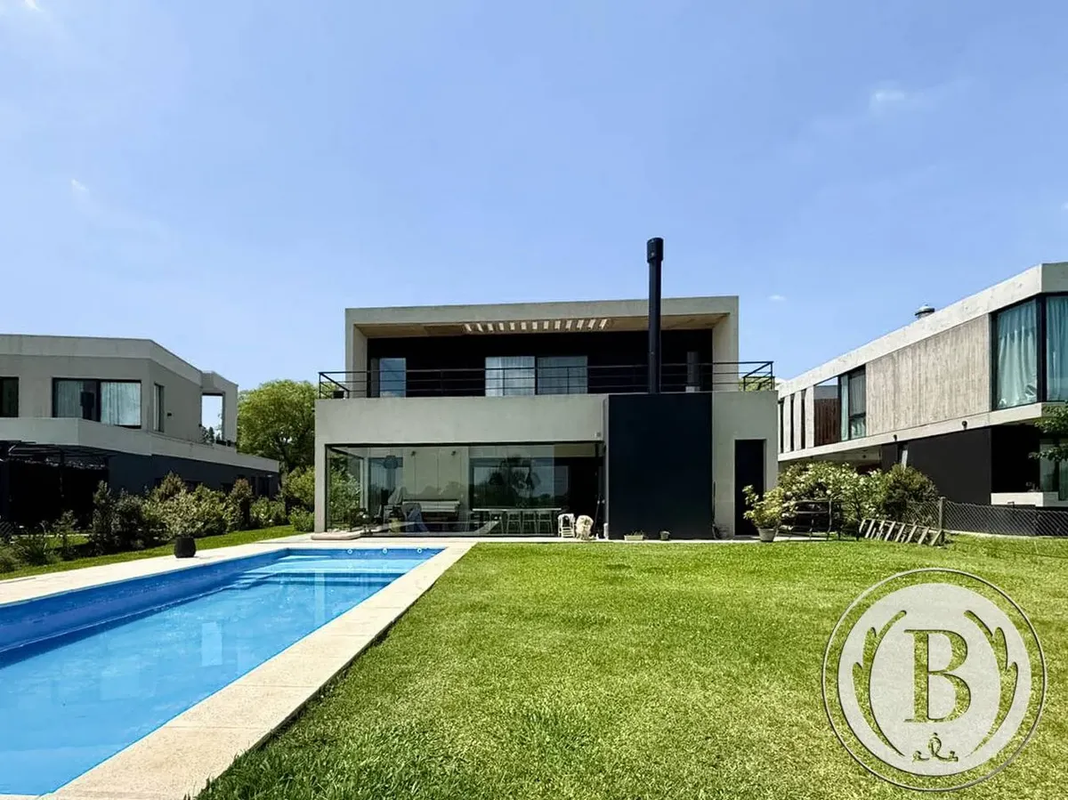 Furnished four-bedroom house in Tigre near the golf course