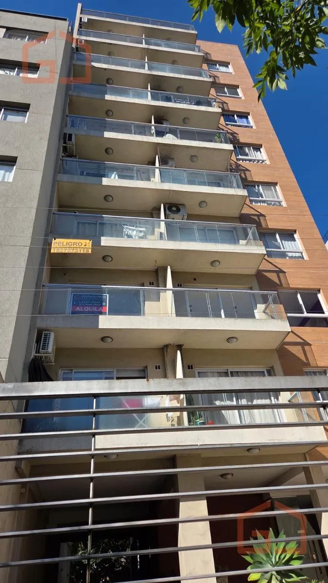 Departamento de 2 ambientes con cochera en Morón