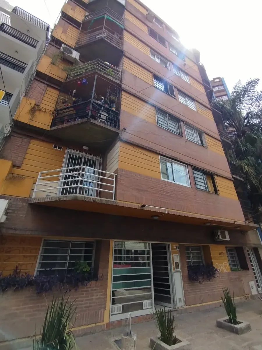 Departamento de 2 ambientes en Morón con balcón al frente