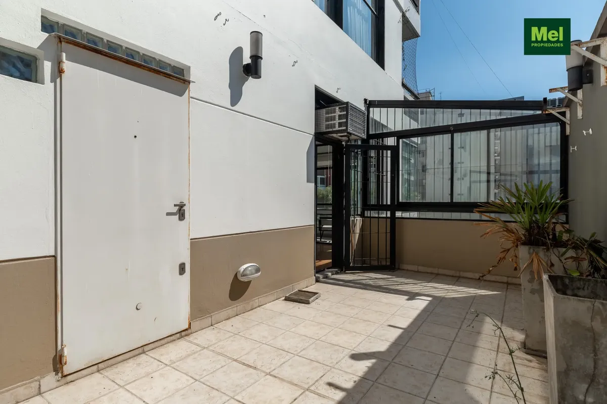 Two-bedroom three-room apartment with balcony, terrace and grill in Colegiales
