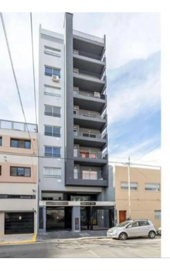 Monoambiente con balcón y parrilla en Villa del Parque