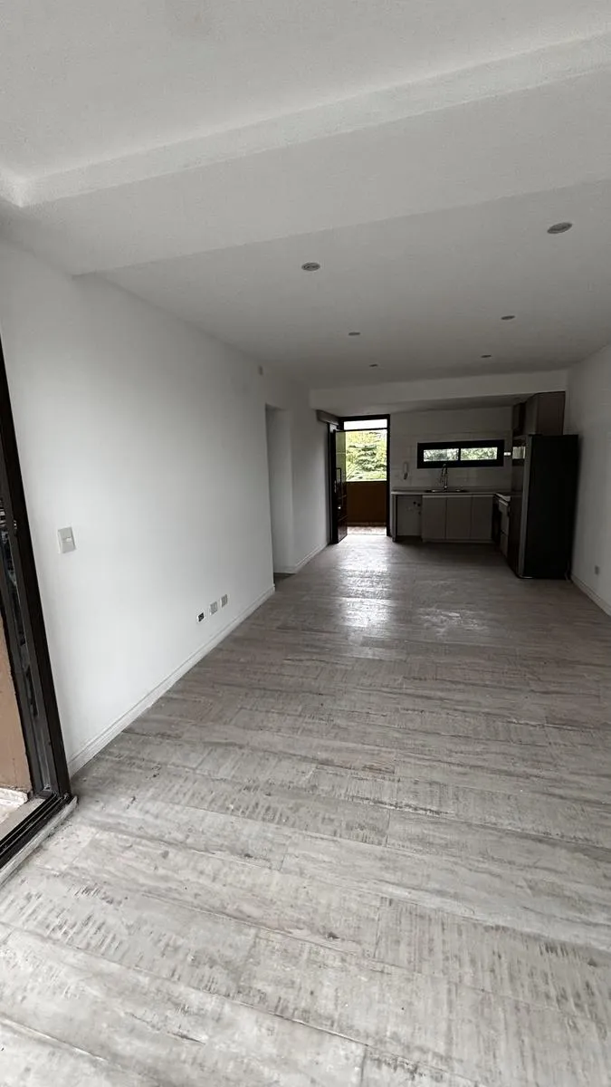 Apartamento de três ambientes com 2 dormitórios e terraço em Ituzaingó