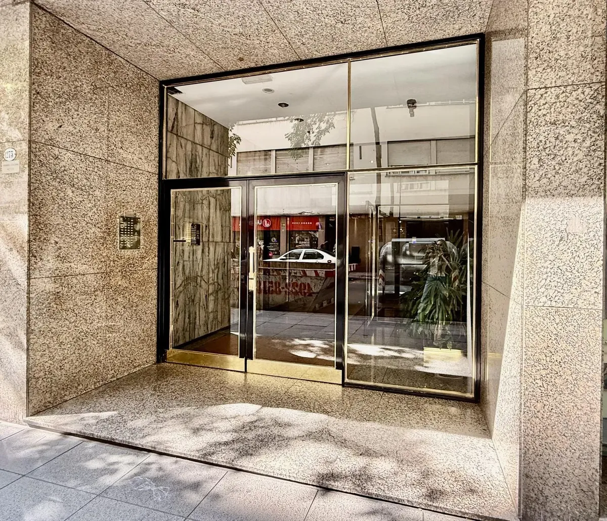 Четырёхспальная квартира с 5 комнатами и служебной комнатой в Retiro