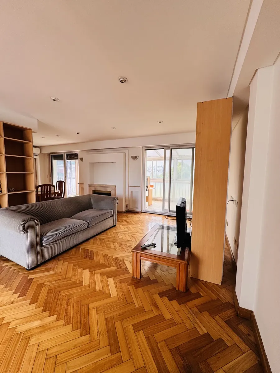 Квартира с 2 спальнями и большим балконом-террасой в Villa Devoto