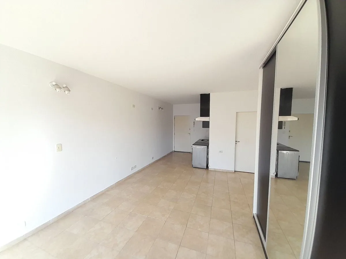 Monoambiente apto profesional con balcón en Vélez Sarsfield
