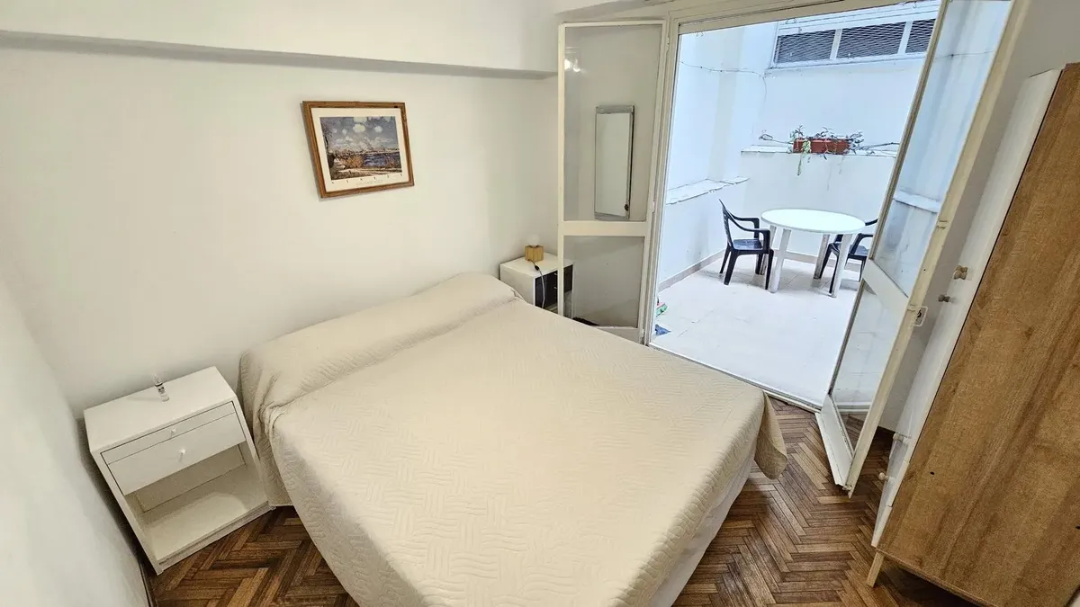Apartamento de dois ambientes com pátio em Recoleta