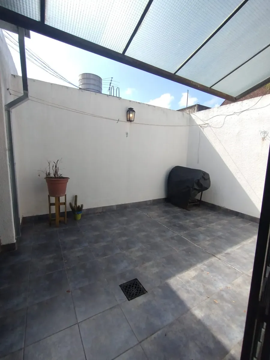 Two-room apartment with private patio in Flores