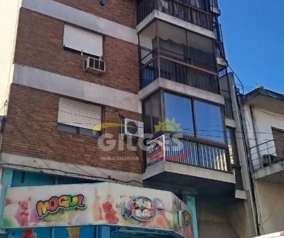 Departamento de 2 ambientes con patio en Morón
