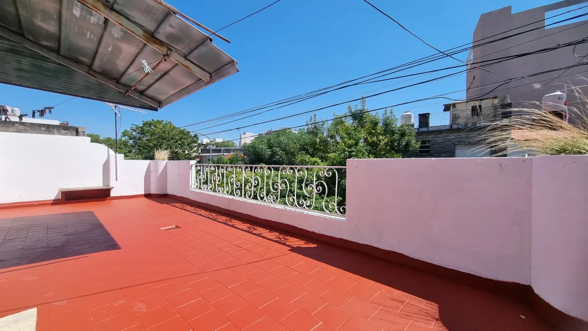 Apartamento de 3 ambientes térreo com terraço em Parque Chas