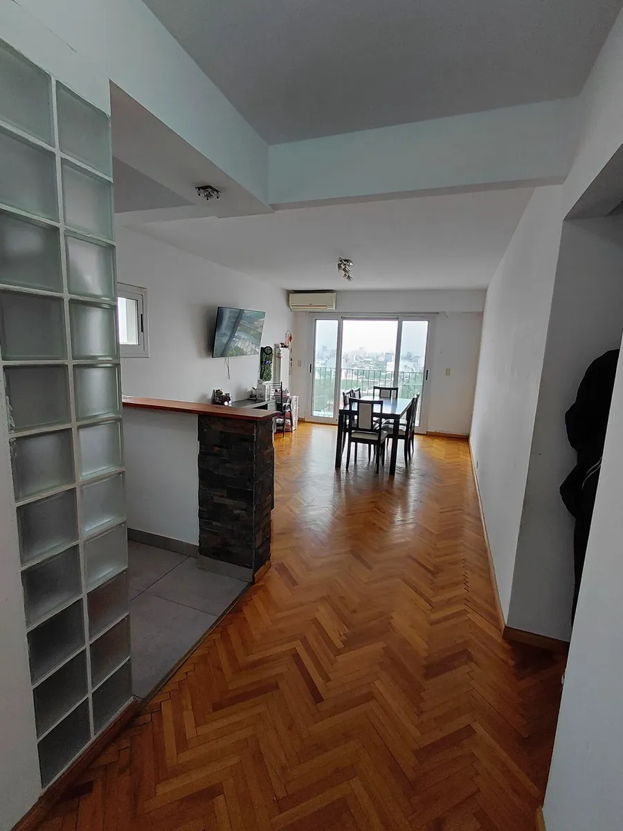 Departamento de 3 dormitorios en Monte Castro