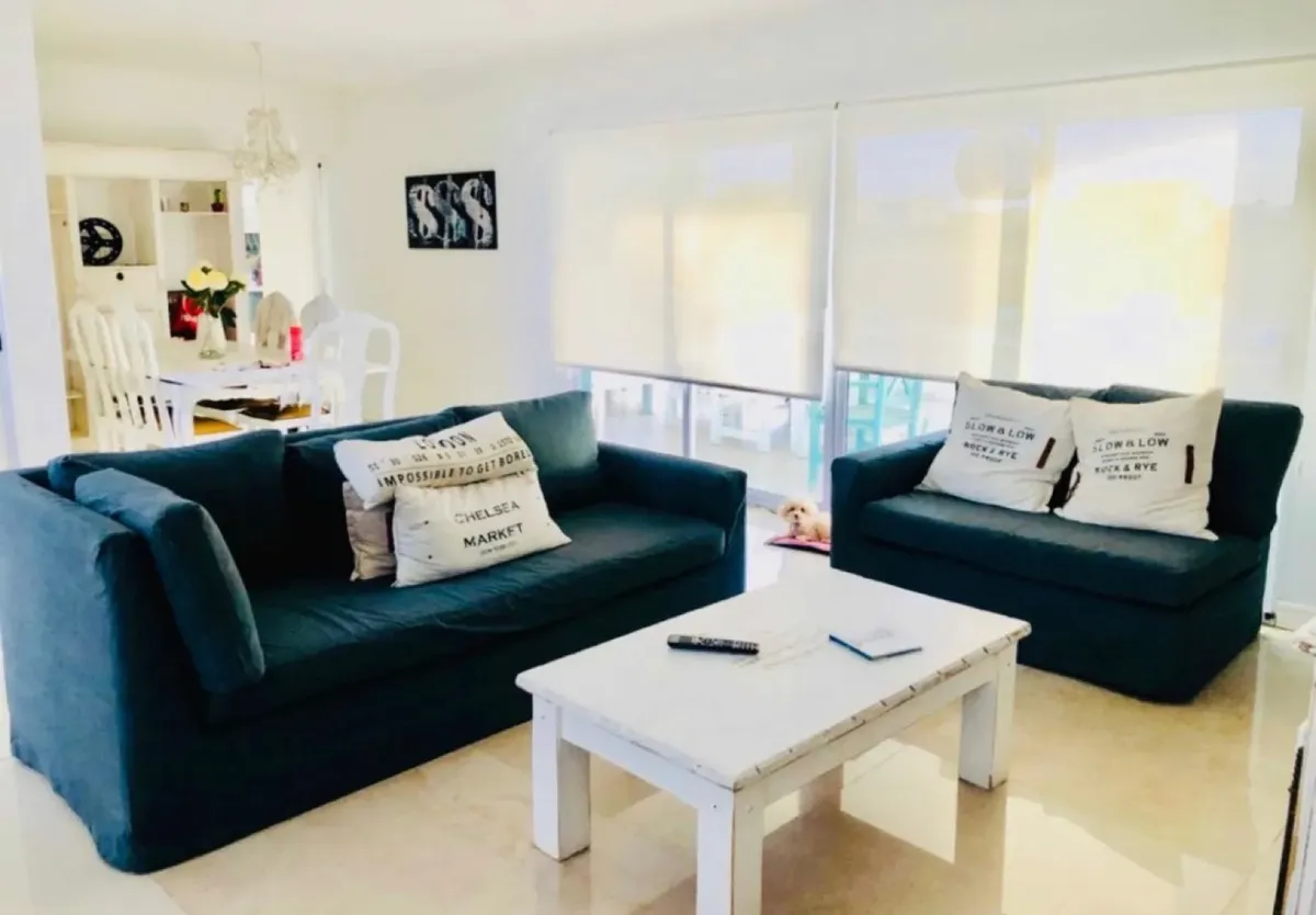 Five-bedroom house with lake view in Tigre