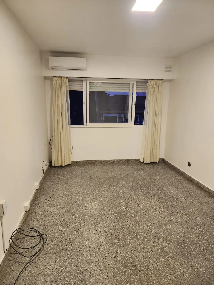 Departamento de 2 ambientes con cocina separada en Morón