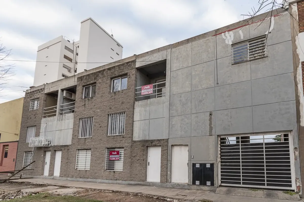 Two-room apartment with front balcony in Sarandí, Avellaneda
