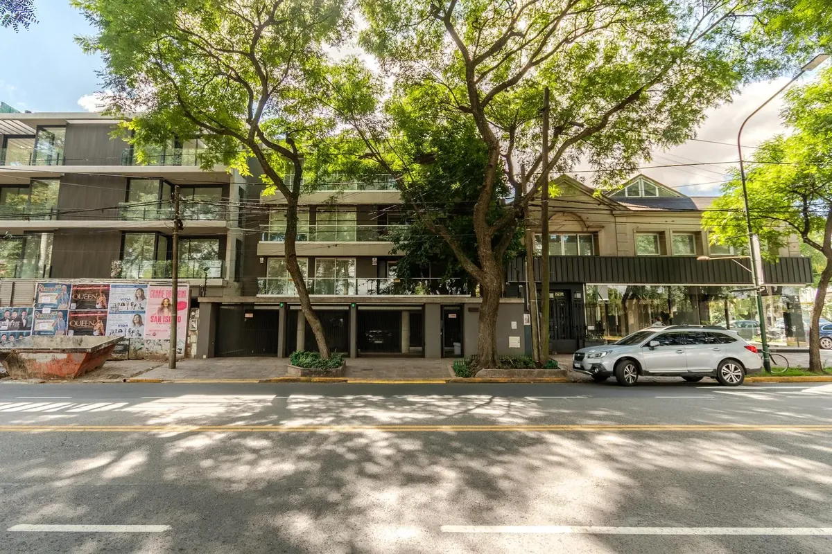 Three-room half-floor apartment with private terrace and double parking in Acassuso