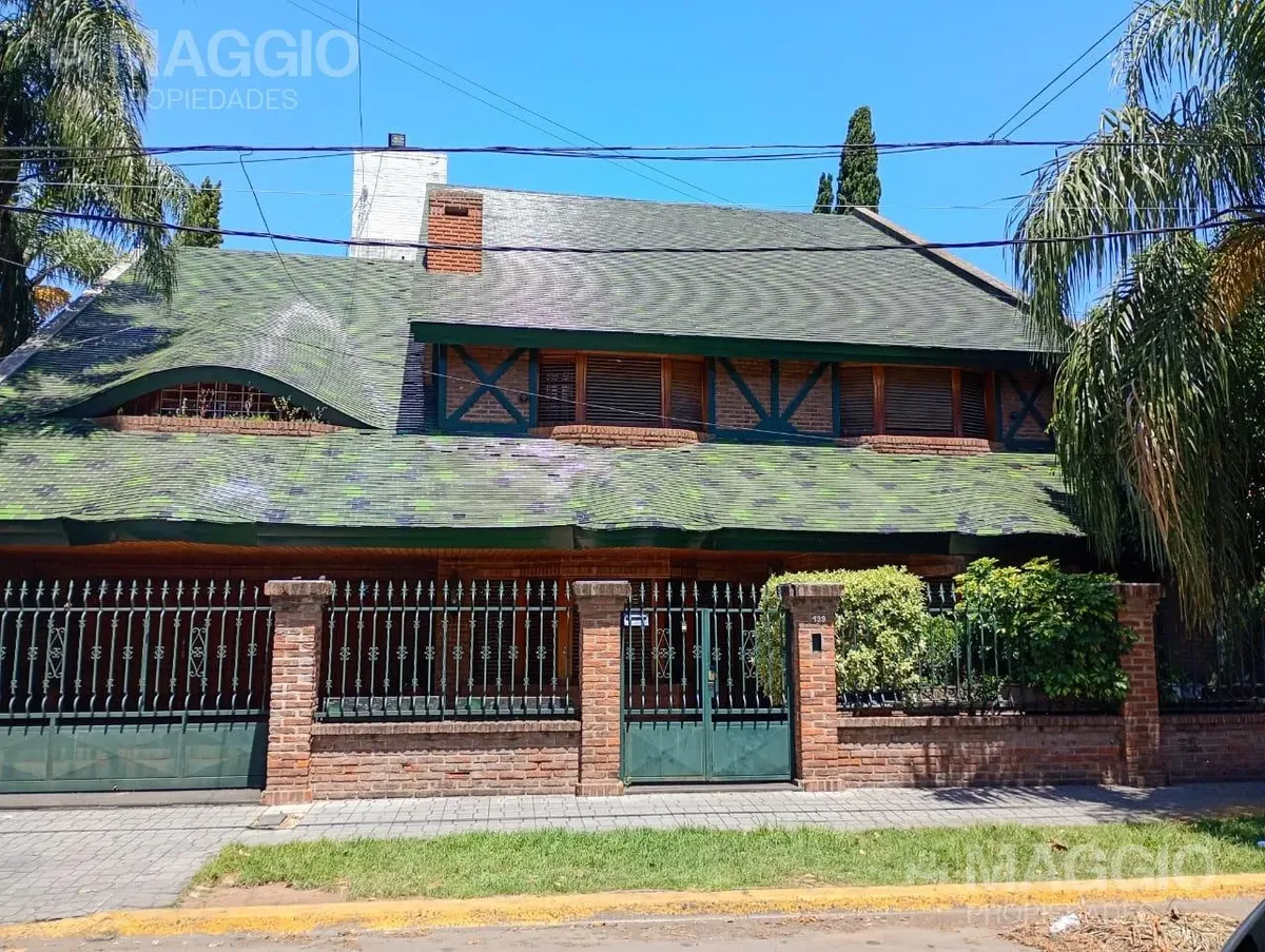 Casa comercial o profesional de 5 dormitorios en Ramos Mejía