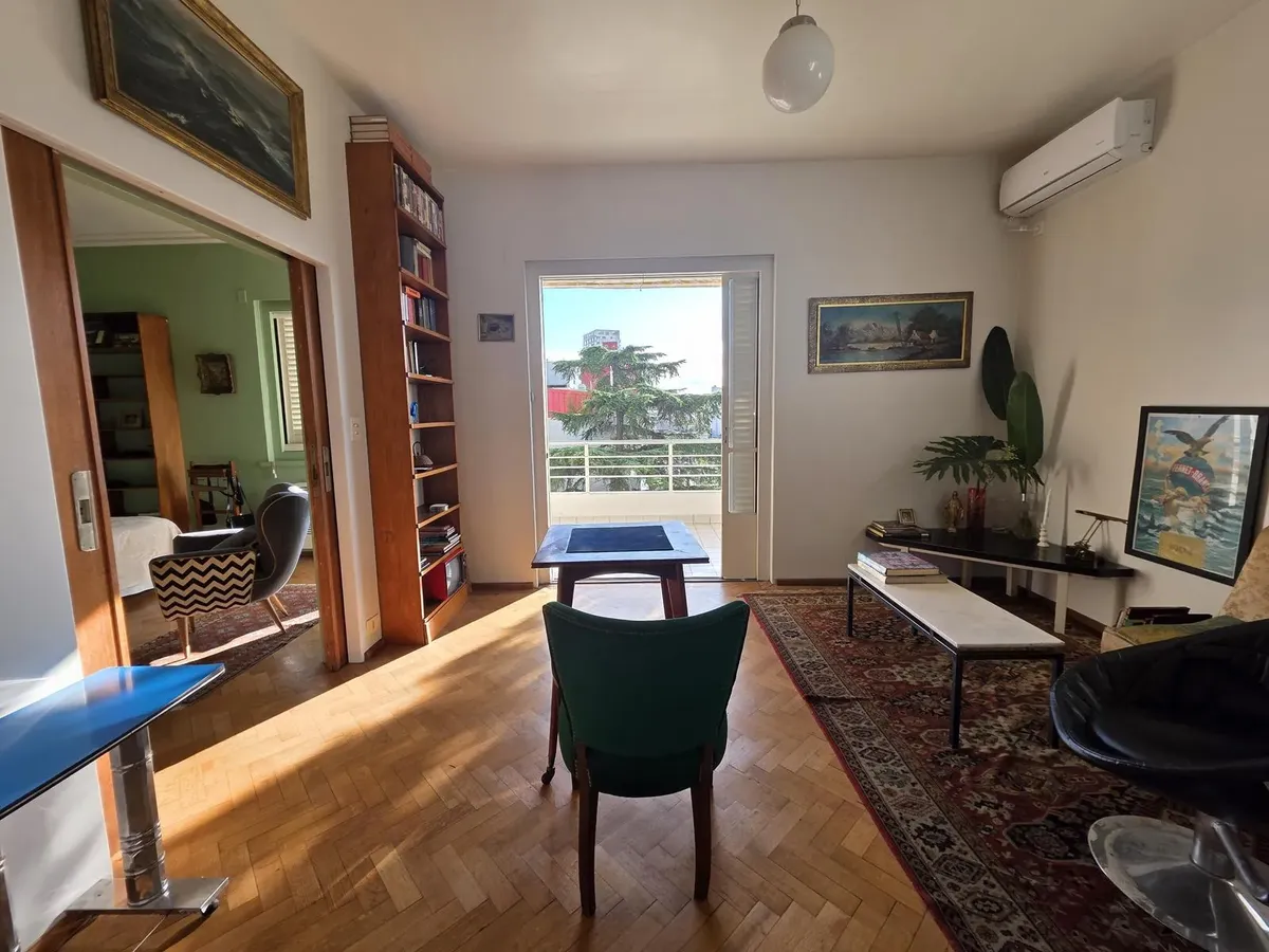 Apartamento de três ambientes mobiliado com varanda em San Telmo