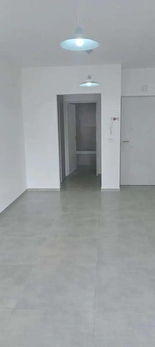 Kitnet com varanda de frente em Boedo