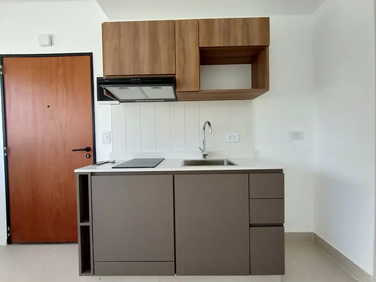 New studio apartment, east-facing