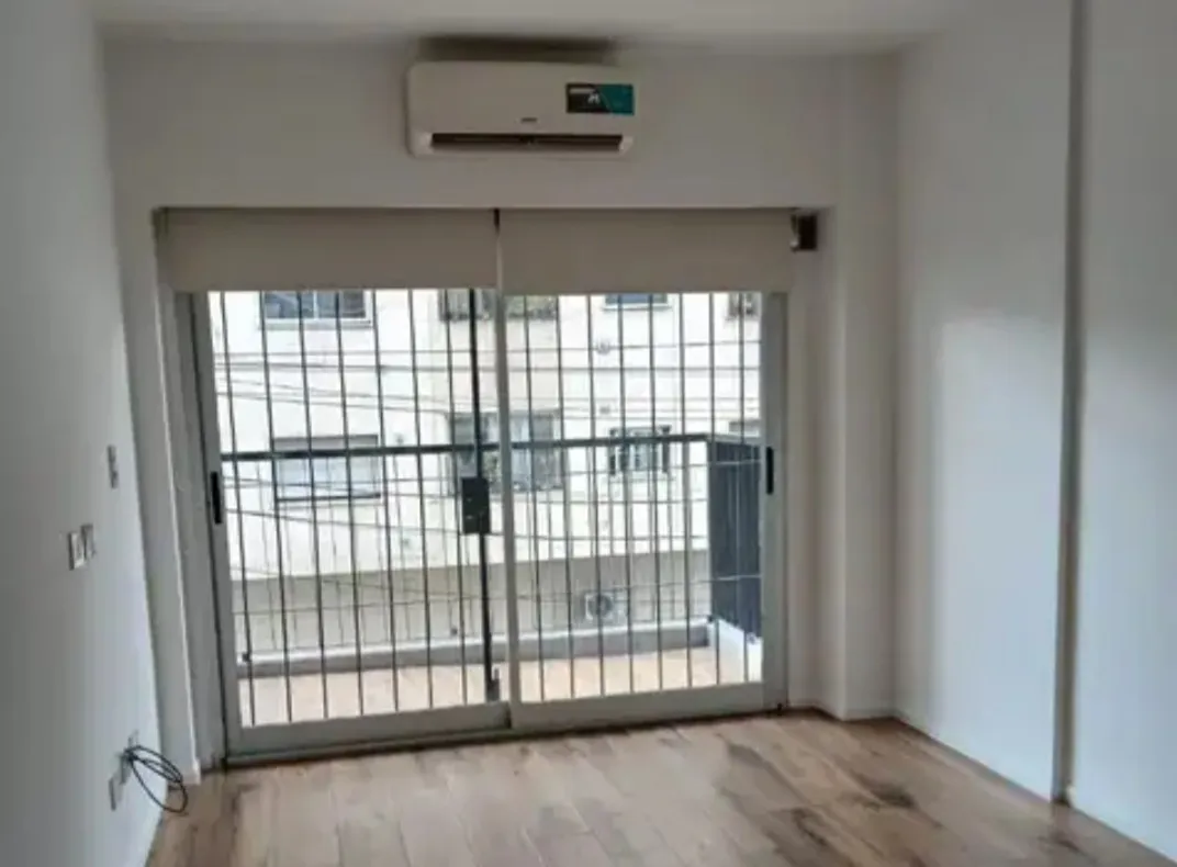 Departamento de 2 ambientes en Flores para uso profesional