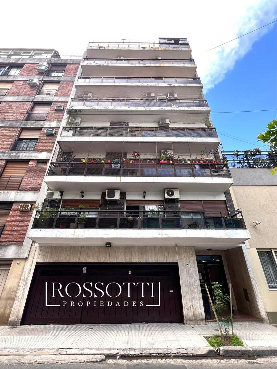 Studio apartment with mezzanine and terrace-style balcony in Almagro