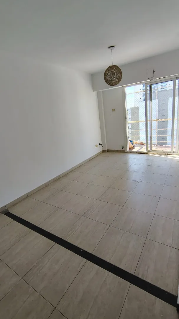 Трёхкомнатная квартира с балконом в Liniers