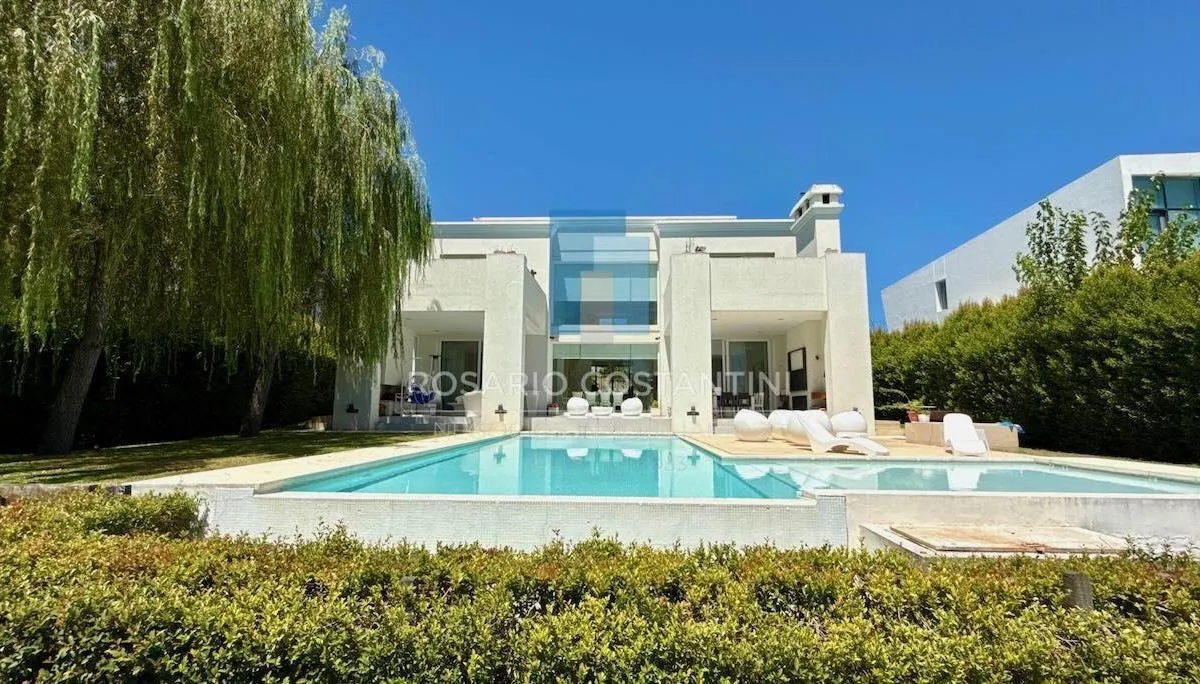 House with 4 bedrooms in El Golf, Nordelta