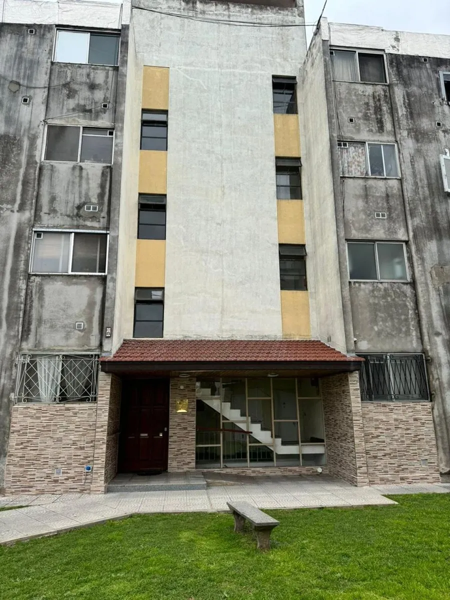 Two-bedroom apartment in Quilmes (closed complex)