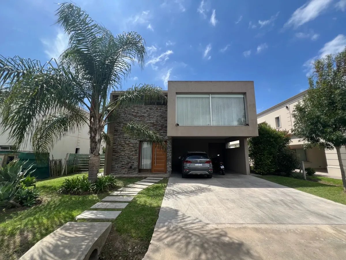 Casa En Alquiler De 4 Ambientes