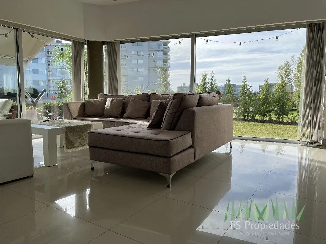 Departamento de 2 dormitorios amoblado con jardín en Tigre