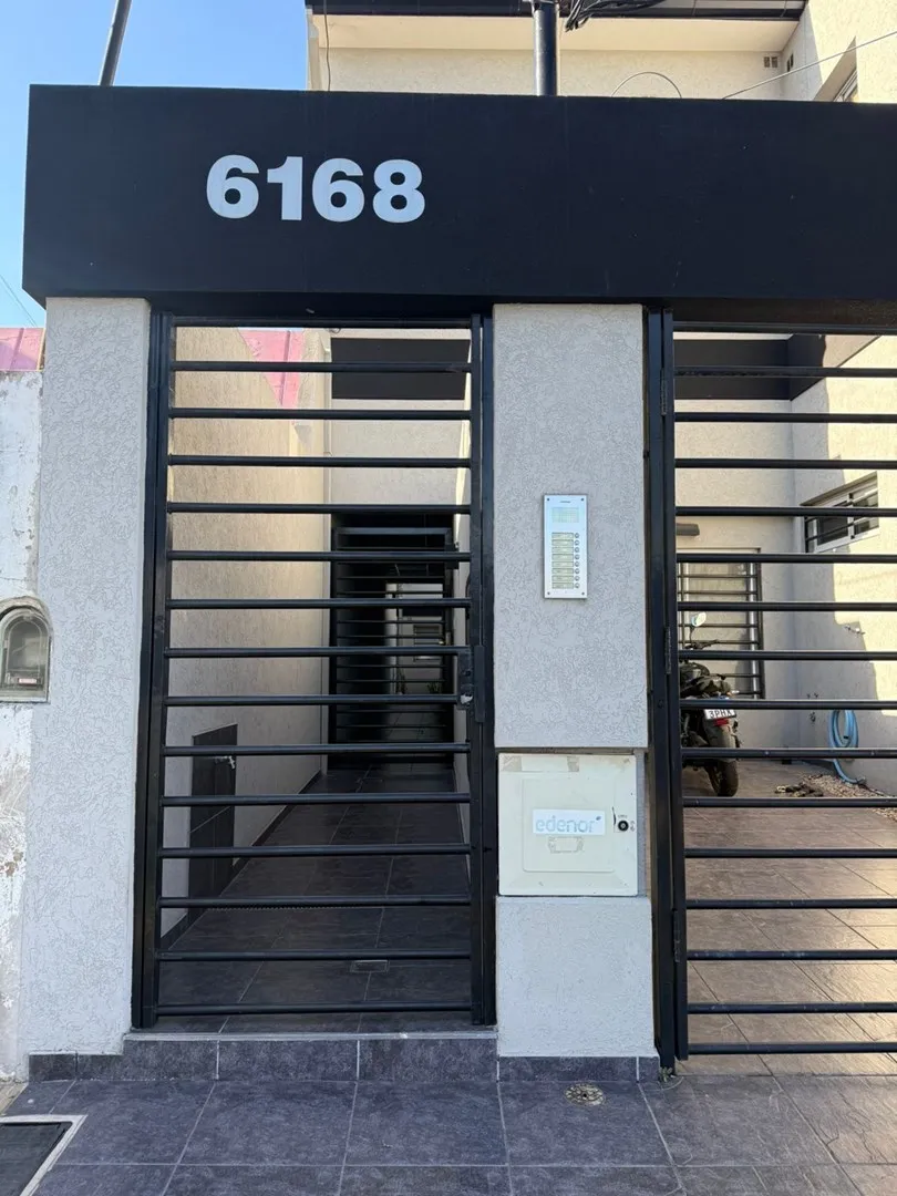 Monoambiente con patio en planta baja en Villa Libertad