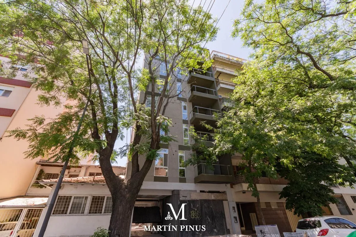 Полуэтажная квартира с 2 спальнями и балконом в Colegiales