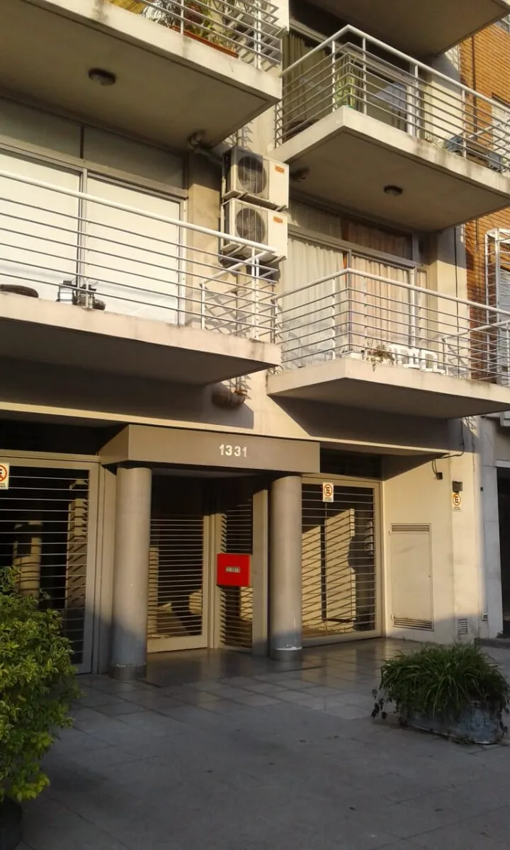 Kitnet de frente com varanda em Palermo Soho