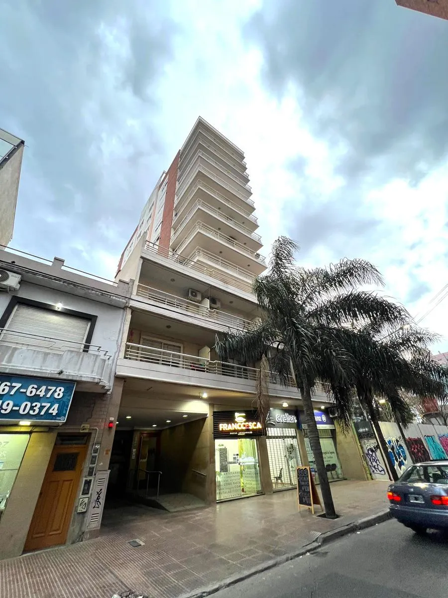 Apartamento de dois ambientes com vaga de garagem em Villa Ballester