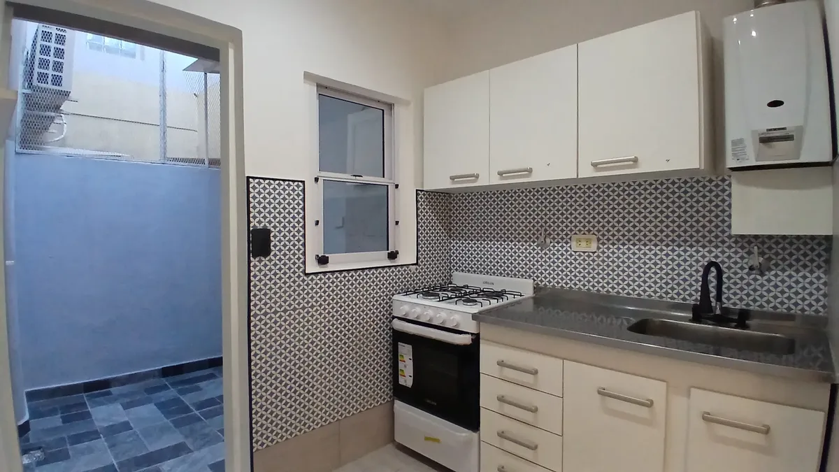 PH tipo casa de 3 ambientes con patio en Floresta