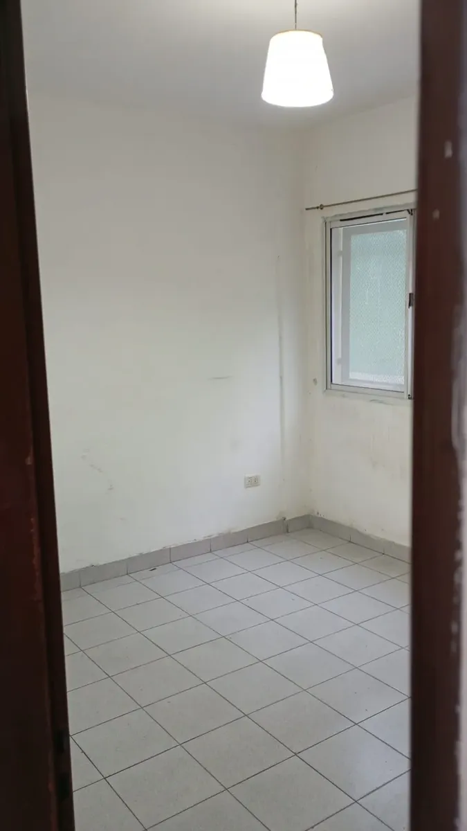Apartamento de dois ambientes com pátio em Avellaneda