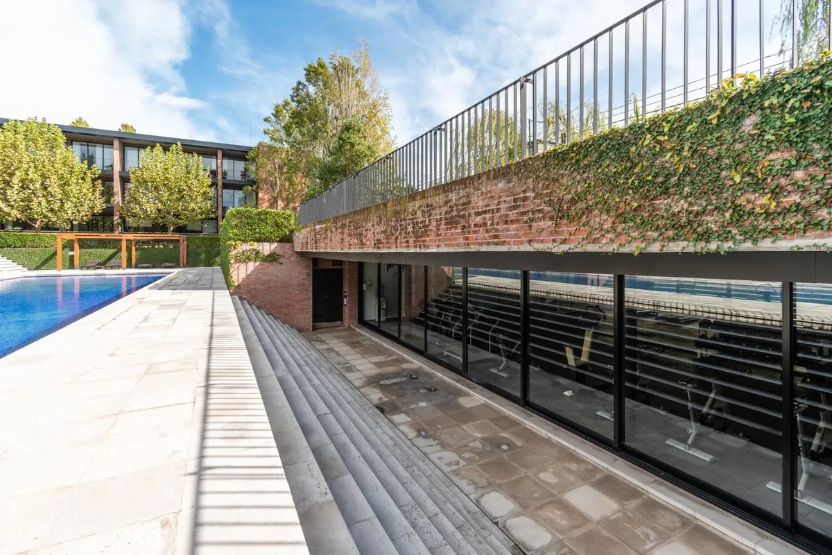 Apartamento de 2 quartos em San Isidro Loft com vaga de garagem e vista para o parque central, para aluguel em Martínez