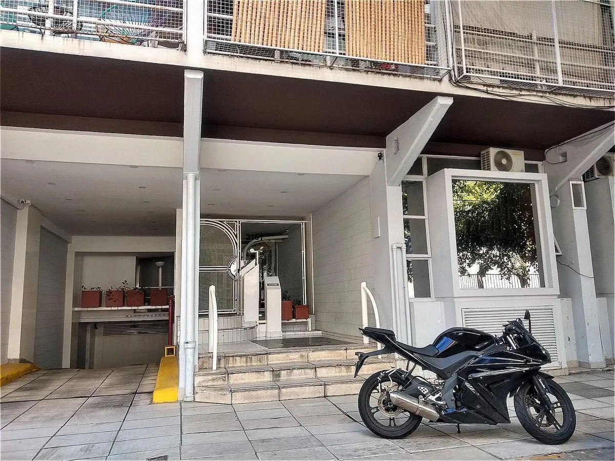 Monoambiente al frente con balcón en Belgrano