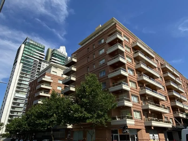 Apartamento de três ambientes com 2 dormitórios, vaga e depósito em Puerto Madero