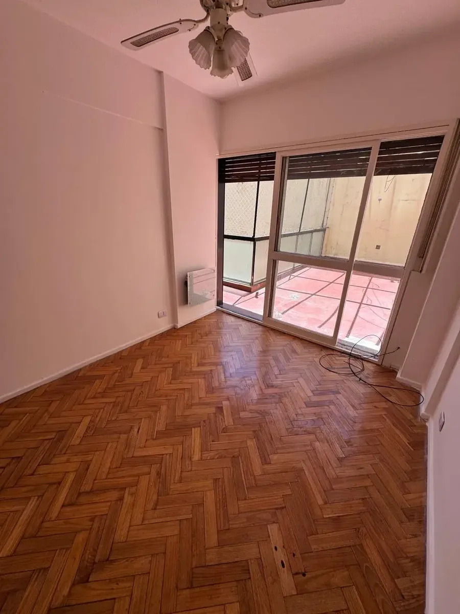 Departamento de 2 ambientes en contrafrente en Balvanera