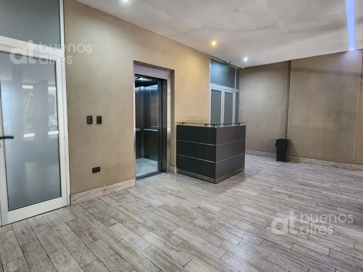 Kitnet com varanda de fundos em Monserrat