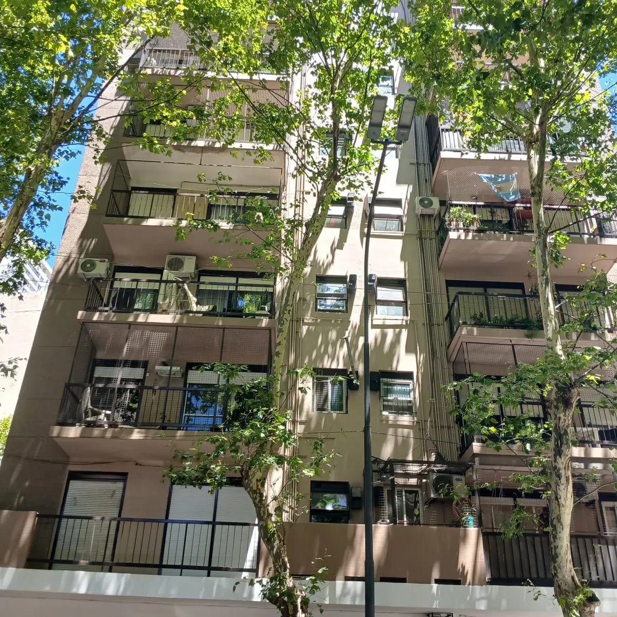 Apartamento de 3 ambientes na frente com varanda em Caballito