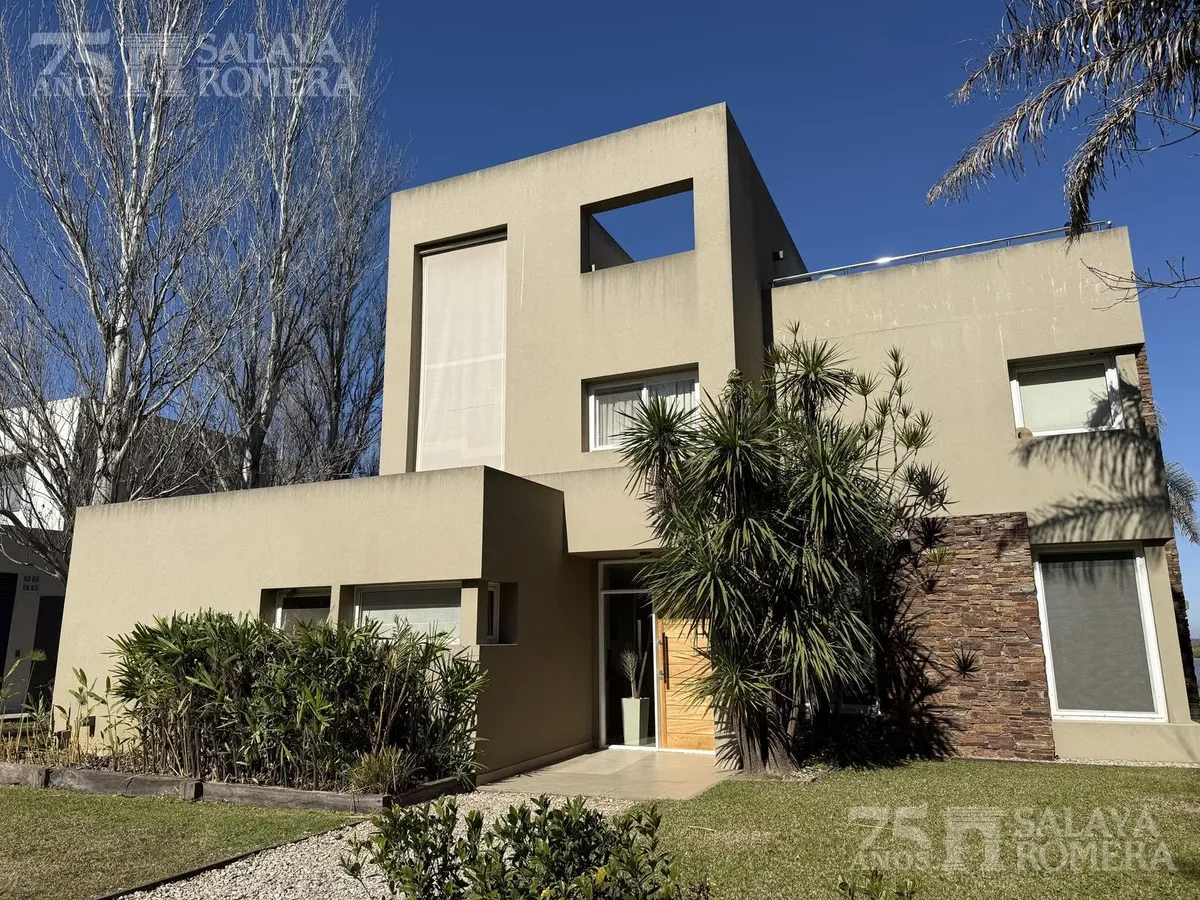 Casa de 6 dormitórios em Tigre