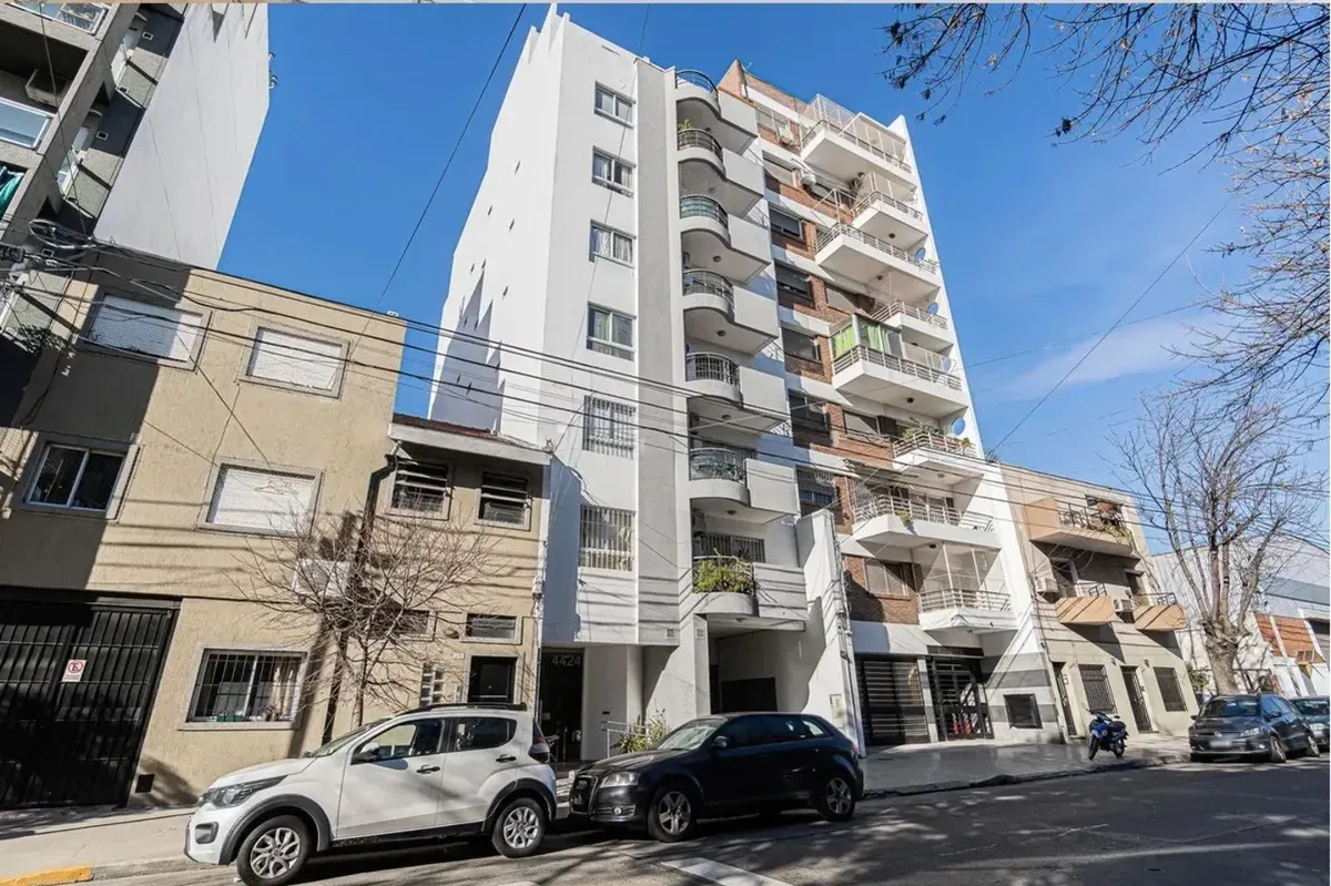 Kitnet com varanda em Monte Castro