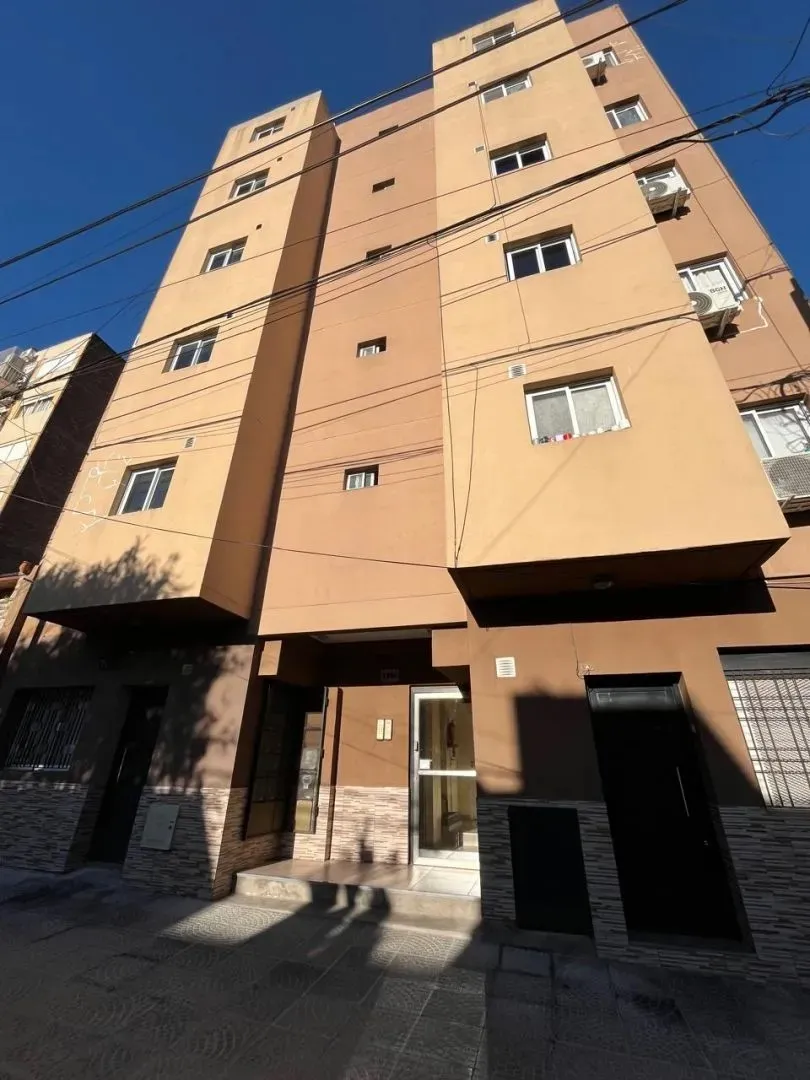 Apartamento de 1 quarto no 4º andar de frente em Tres de Febrero